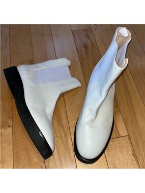 Stuart Weitzman White Leather Pull On Boots size 12